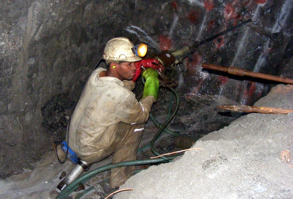 Norsk-afrikansk samarbeidsprosjekt skal gjøre det tryggere å være gruvearbeider. Prosjektet tar utgangspunkt i gruveindustrien i Sør-Afrika. Lykkes arbeidet, kan resultatene bli interessante også for andre land med bemannede gruver. Foto: CSIR