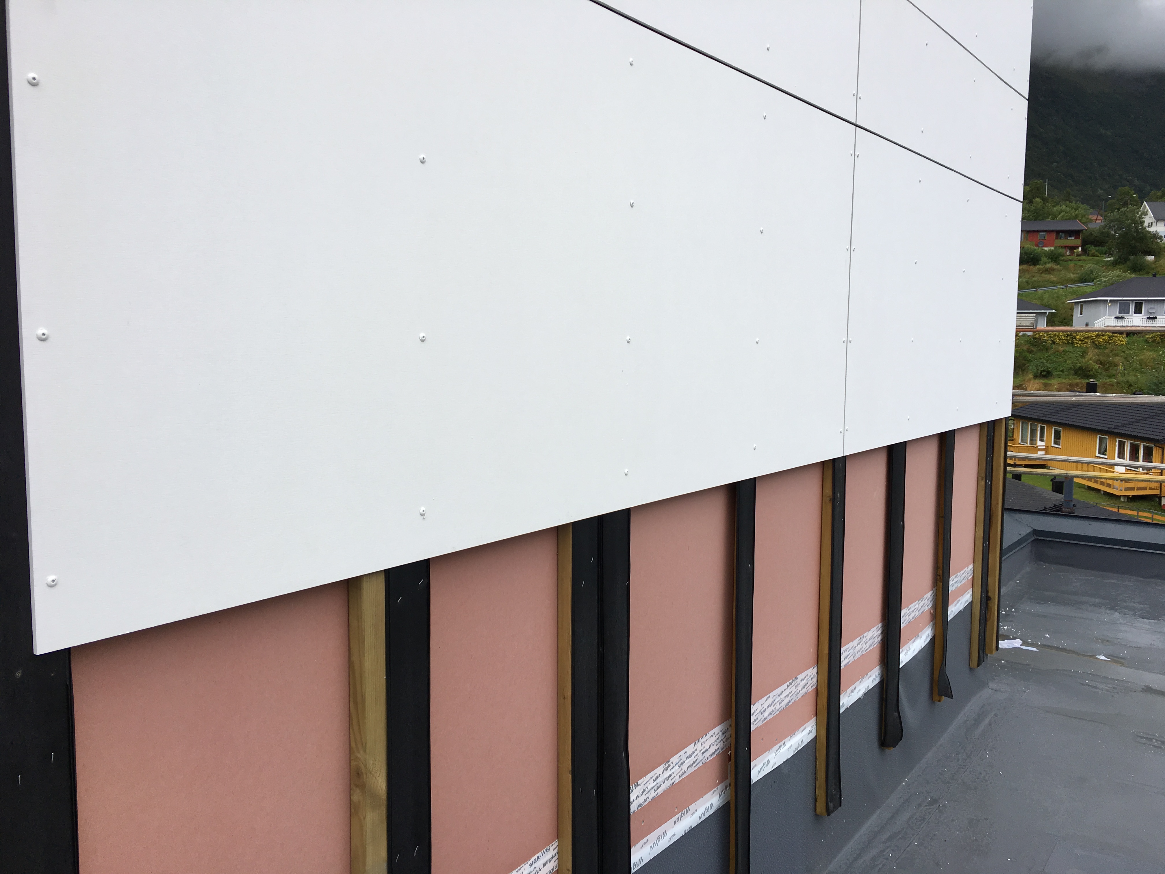 Unngå klimaskader på kledningsplater med åpne fuger