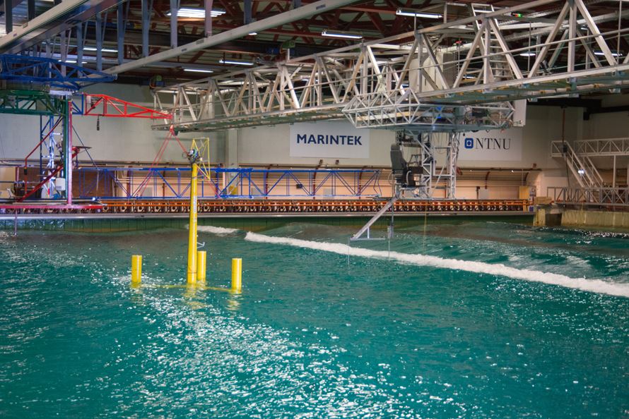 Marine operasjoner for installasjon og vedlikehold av vindturbiner til havs