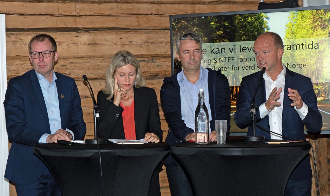 venstre Håkon Haugli (Innovasjon Norge), Siri Kalvig (Nysnø), Gunnar Sellæg (Spring Capital) og Ole Erik Almlid (NHO).