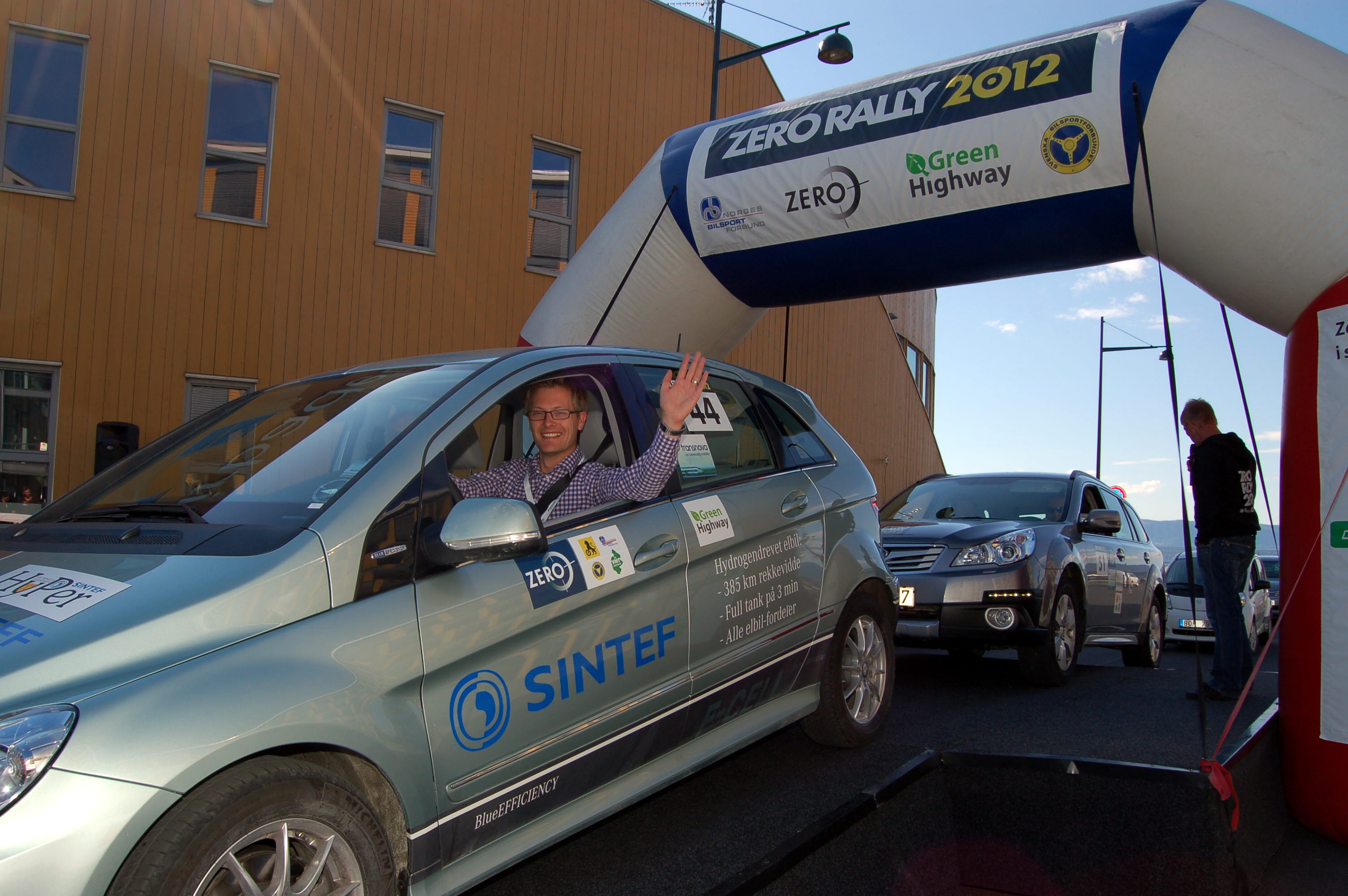 Rallybil – med bare vann som eksos