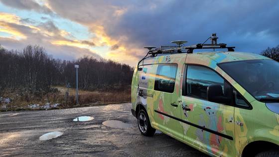 Posisjonsbestemmelse med 5G og satellitter skal hjelpe nødetater og fremtidens kjøretøy frem