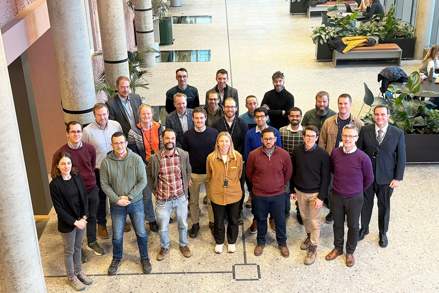 Gruppefoto av deltakere på kick-off