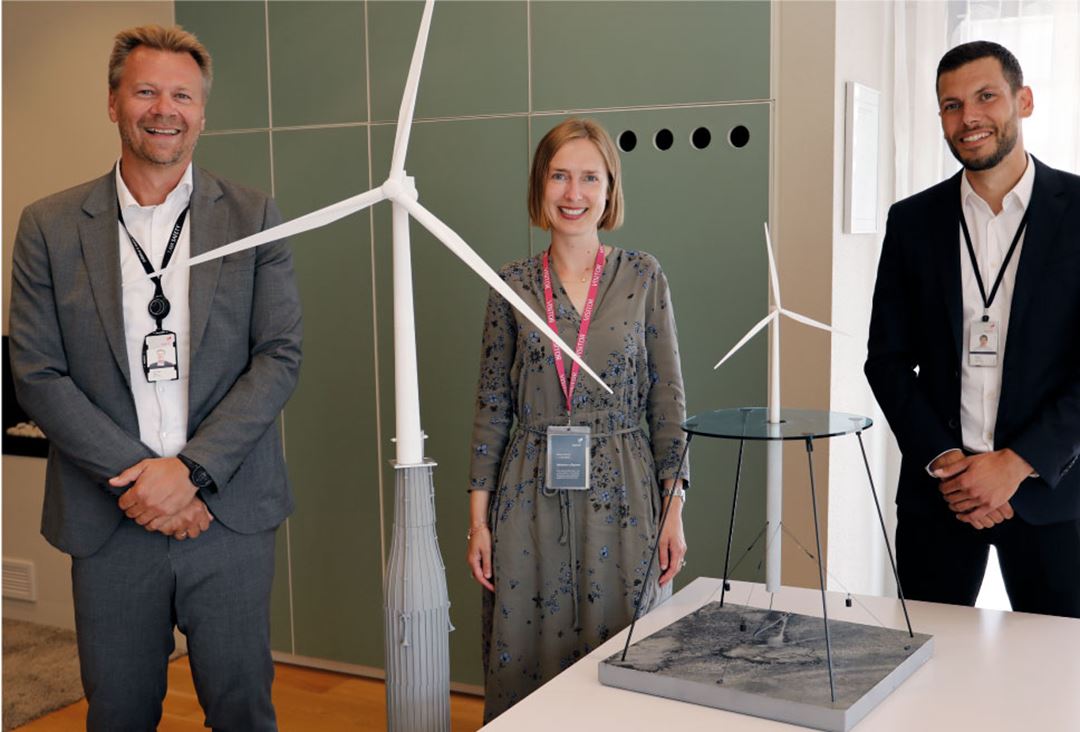 Næringsminister Iselin Nybø møter Equinors Jens Økland (til venstre) og Florian Schuchert (til høyre) i forbindelse med tildeling av forskningsmidler til prosjektet Havnett.Foto: Equinor