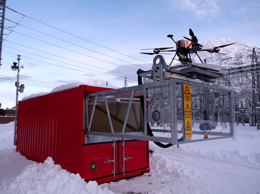 Automatiske droner og inspeksjon på trafostasjoner