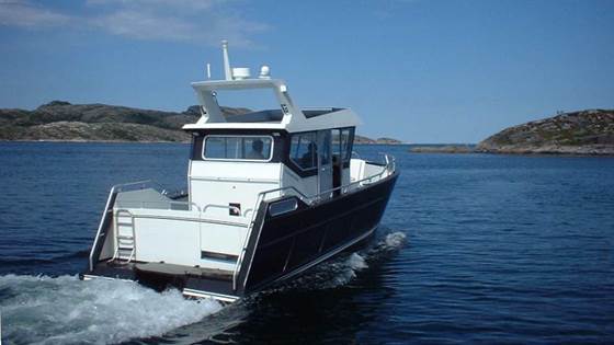 Prototype of speed boat with waterjet and drop keel