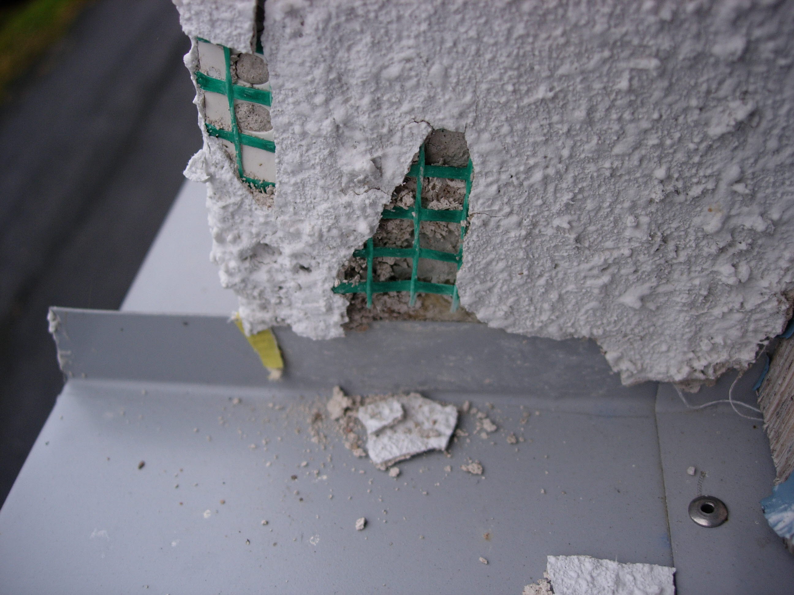 pusset fasade hvor puss har falt av