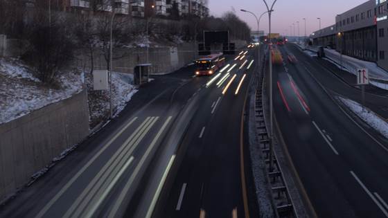 Smart cities: Using conservation laws to control traffic lights and speed limits