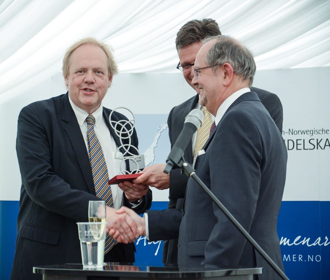 Prosjektdirektør Odd Myklebust mottok prisen på vegne av SINTEF Raufoss Manufacturing. Foto: Norsk-Tysk Handelskammer