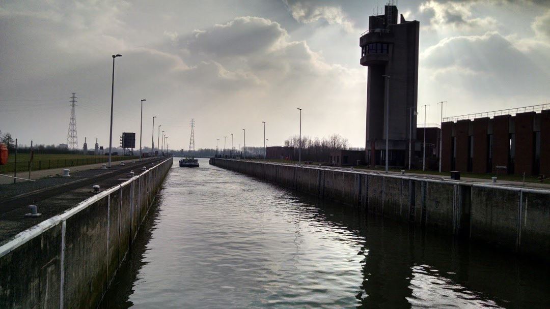 Lock passing in Belgium