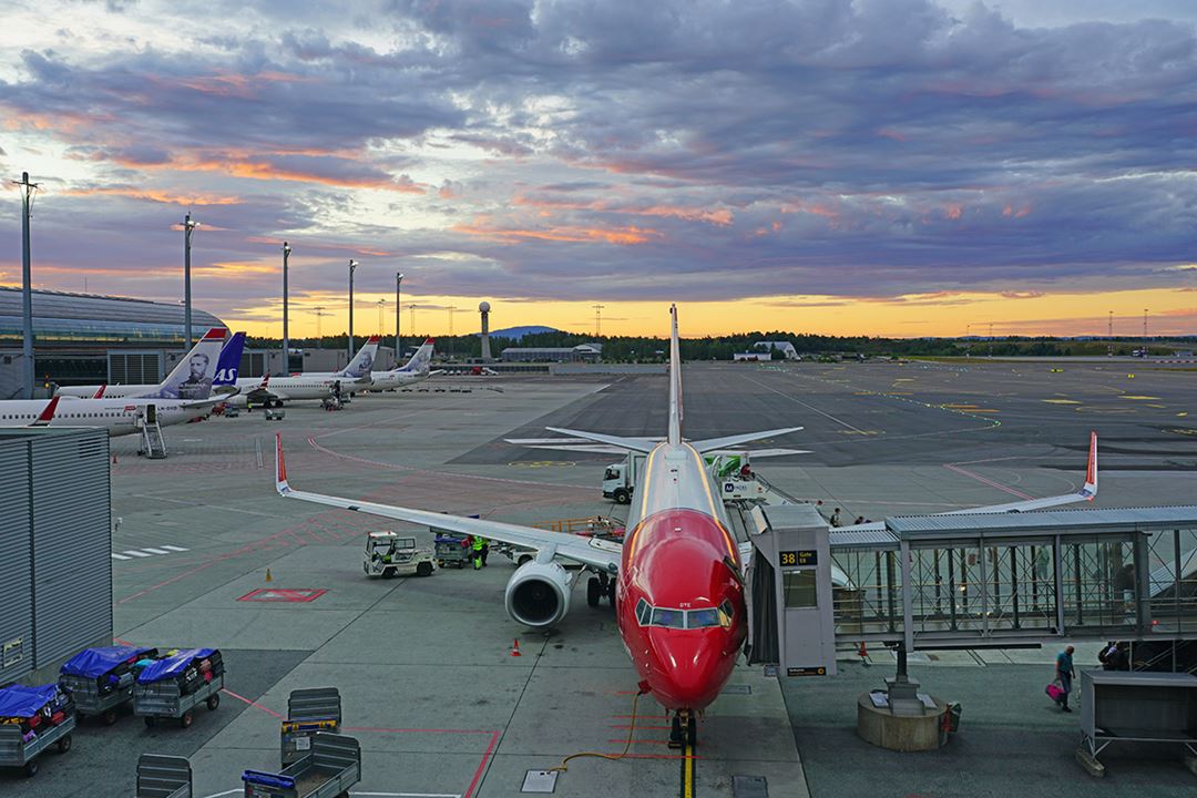 Flyplass Skal utvikle sikrere, mer effektive og miljøvennlige flyplasser - SINTEF