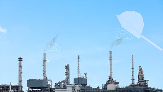 Safe and efficient carbon capture with amine solvents