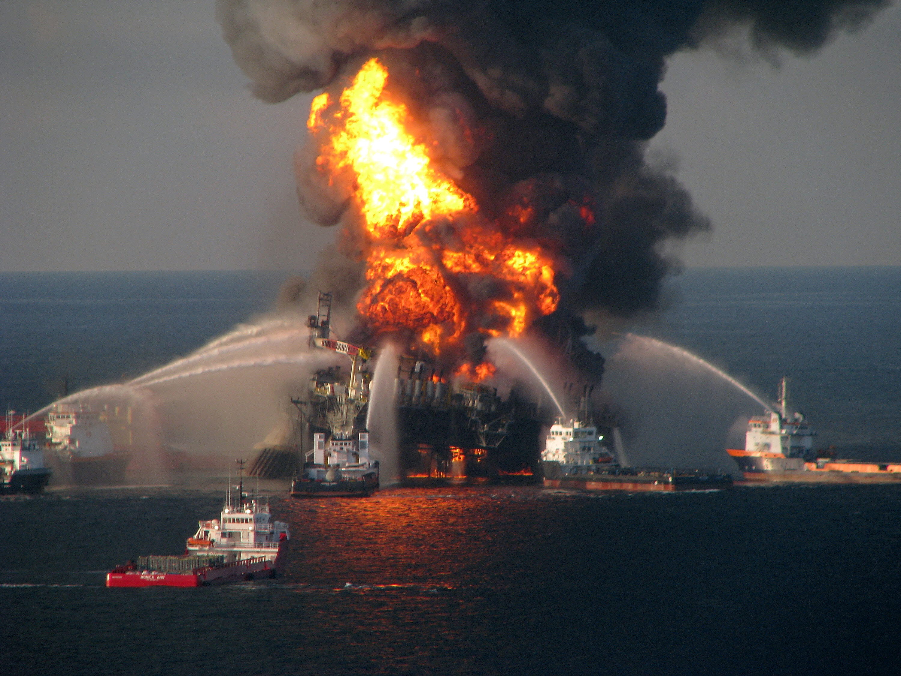 Deepwater Horizon accident; Causes, teachings and actions for the Norwegian shelf