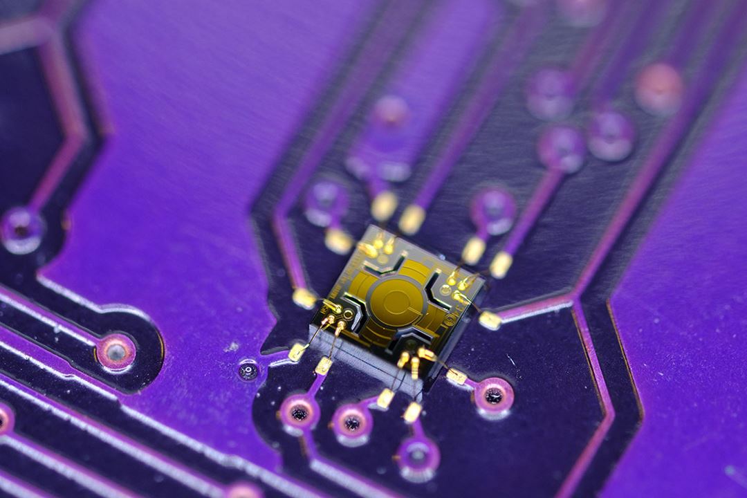Simple Mirror Microelectronics Small mirrors, major advances