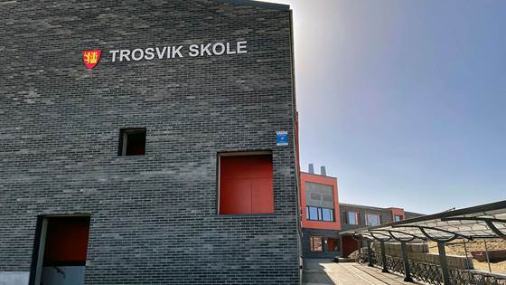 Gjenbrukte elbilbatterier testes ut på skole