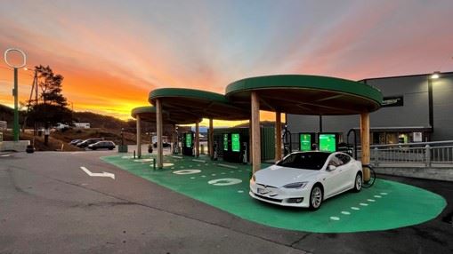 illustrasjon av Greenstations ladeestasjon