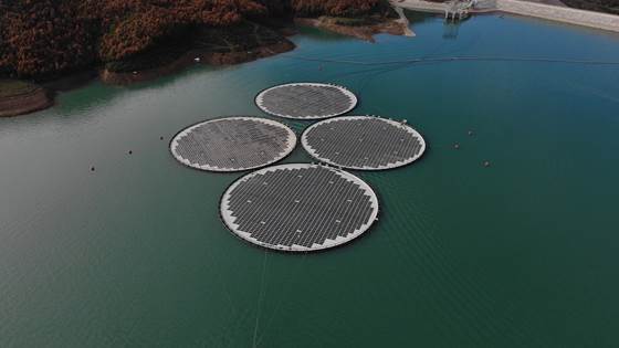 Grønn Plattform HydroSun – hybride kraftverk av flytende sol på vannkraftmagasiner