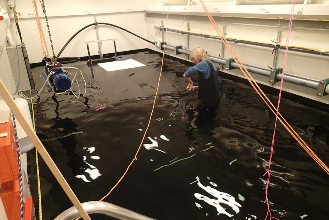 Research Scientist Jostein Thorsteinsen at work in the underwater testing lab.