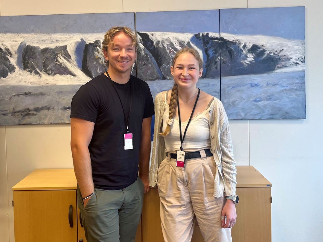 Iver Jåvold og Mariann Carlsen Frøland kan anbefale andre å ta en sommerjobb som er relevant for studiet.