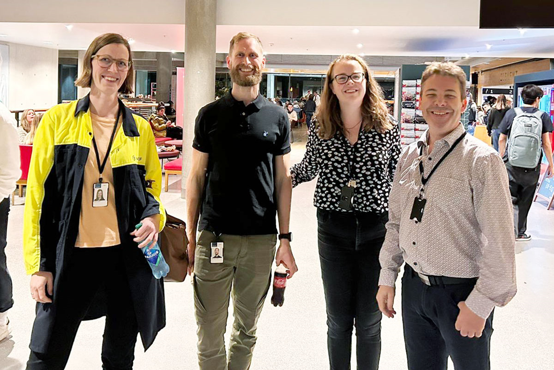 SINTEF-gjengen på Ungdommens forskernatt 2023 (venstre til høyre: Ingrid Snustad, John Trygve Angvik, Katie McCay og Steffen Møller-Holst).