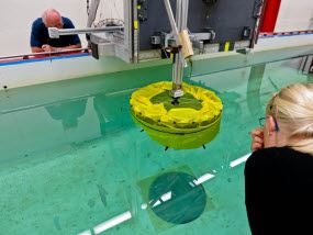 Senior Scientist Zsolt Volent and PhD student Ida Strand studies the bag model ready for testing in the towing tank.