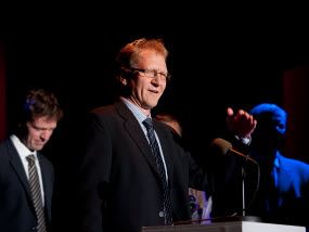 Odd Rønning takker for NTNU og SINTEFs teknologipris 2010.