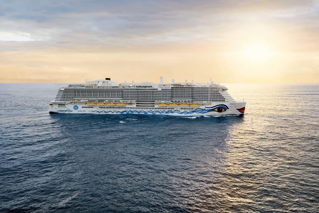 I desember 2018 introduserte Carnival Corporation fra sitt merkenavn AIDA Cruises, AIDAnova, verdens første cruiseskip fullt drevet i havn og til sjøs av flytende naturgass (LNG). Opphavsrett: AIDA Cruises