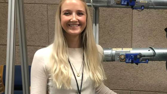 Kamilla bruker KI til å finne ut hvordan energiforbruket i boligblokker kan senkes