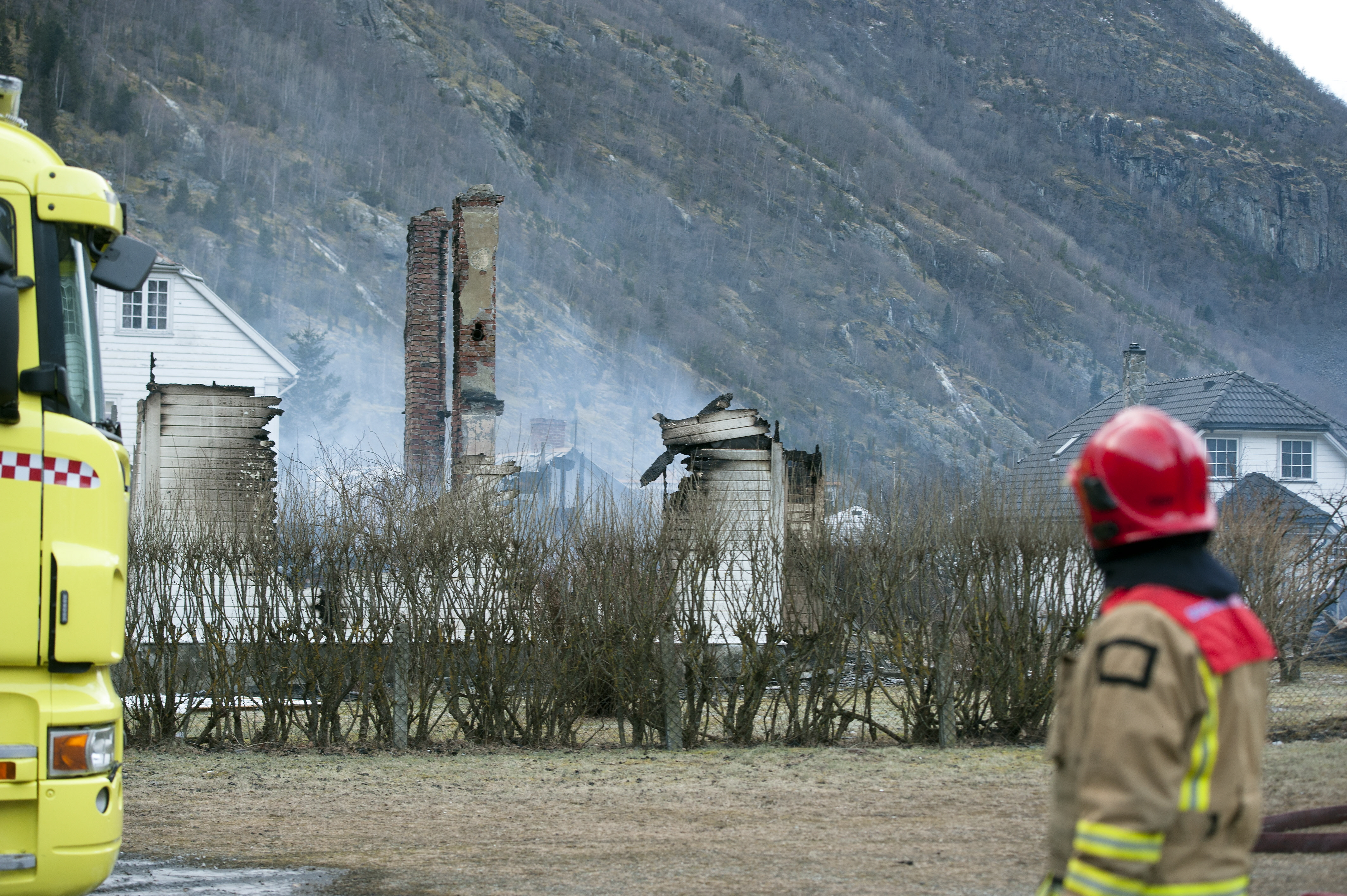 Water-mist prevents rain of sparks