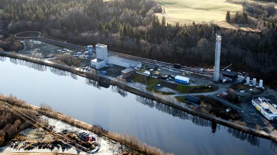 Oljeministeren innvier oppgradert petro-lab