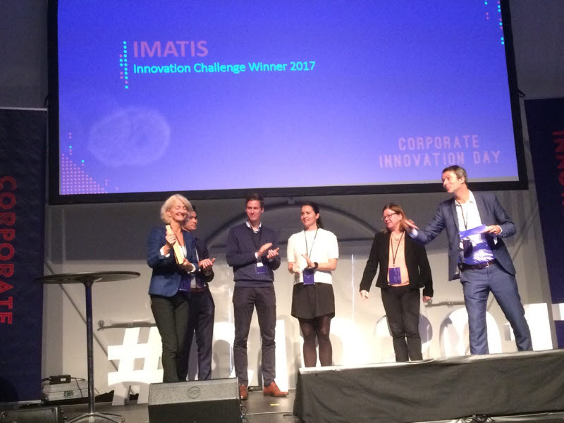 Bide av Imatis som mottar prisen