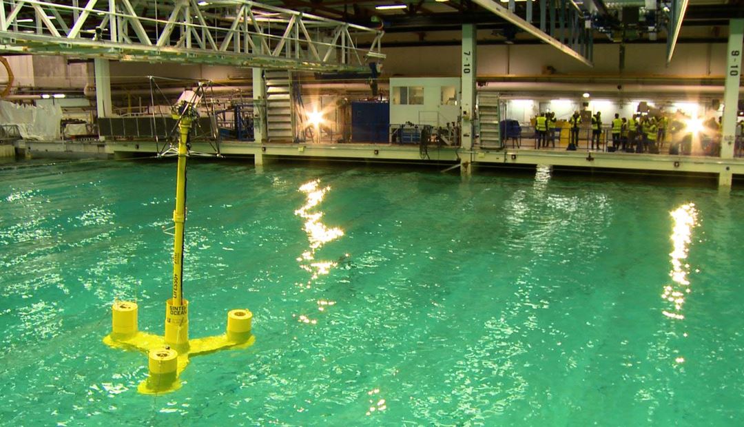 Picture of a wind turbine model in the Ocean Basin.