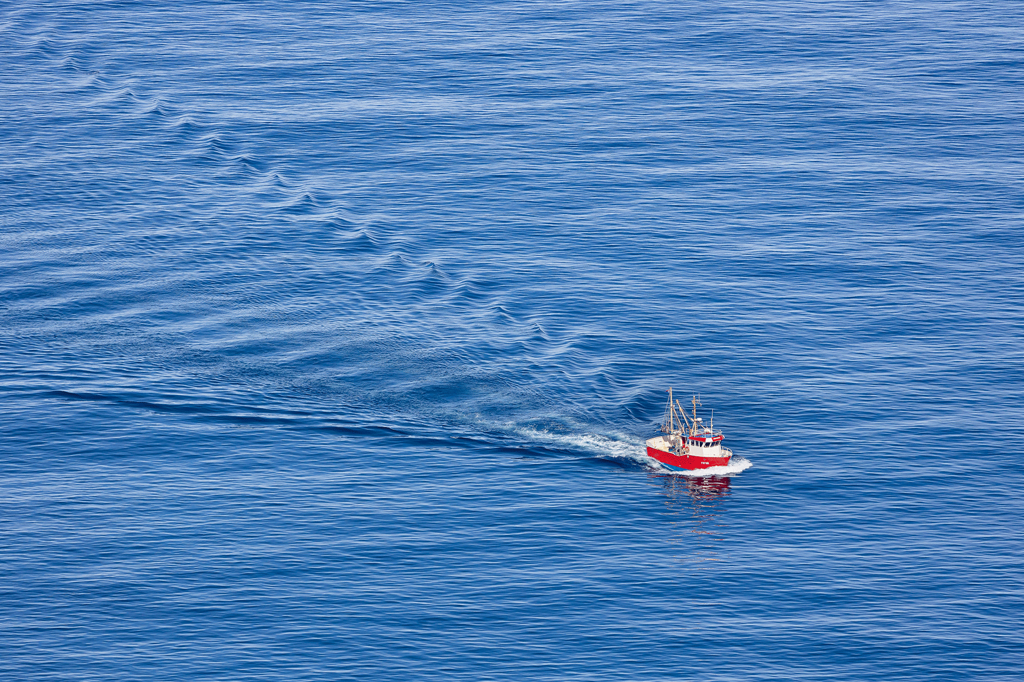 Fiskebåt ute på havet
