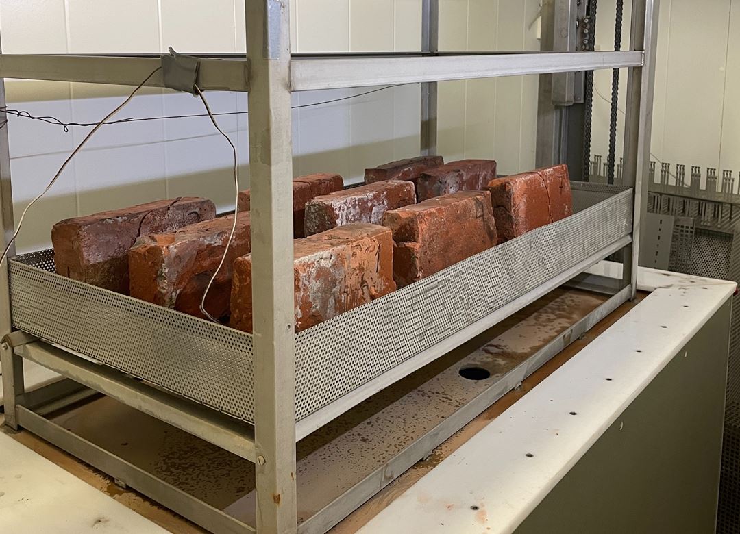 teglstein testes i laboratoriet