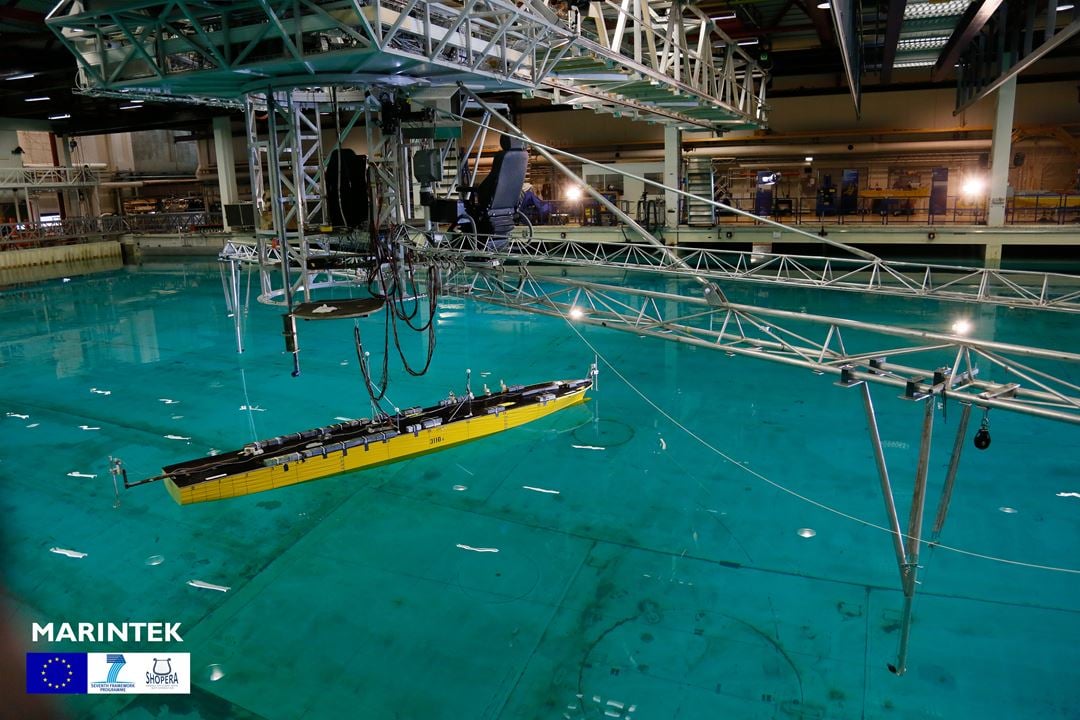 Bilde av båtmodell i havlaboratoriet