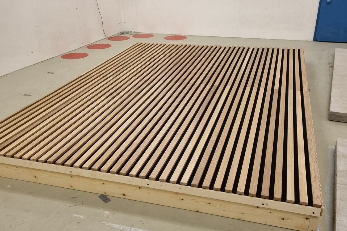 Bedre lydmiljø med veggabsorbenter: SINTEF og Otretek viser vei