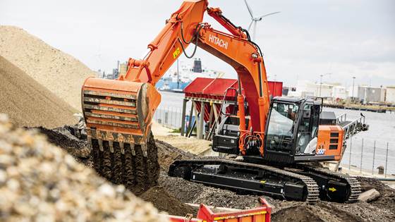 Tretti tonns utslippsfri gravemaskin snart klar for byggeplassen