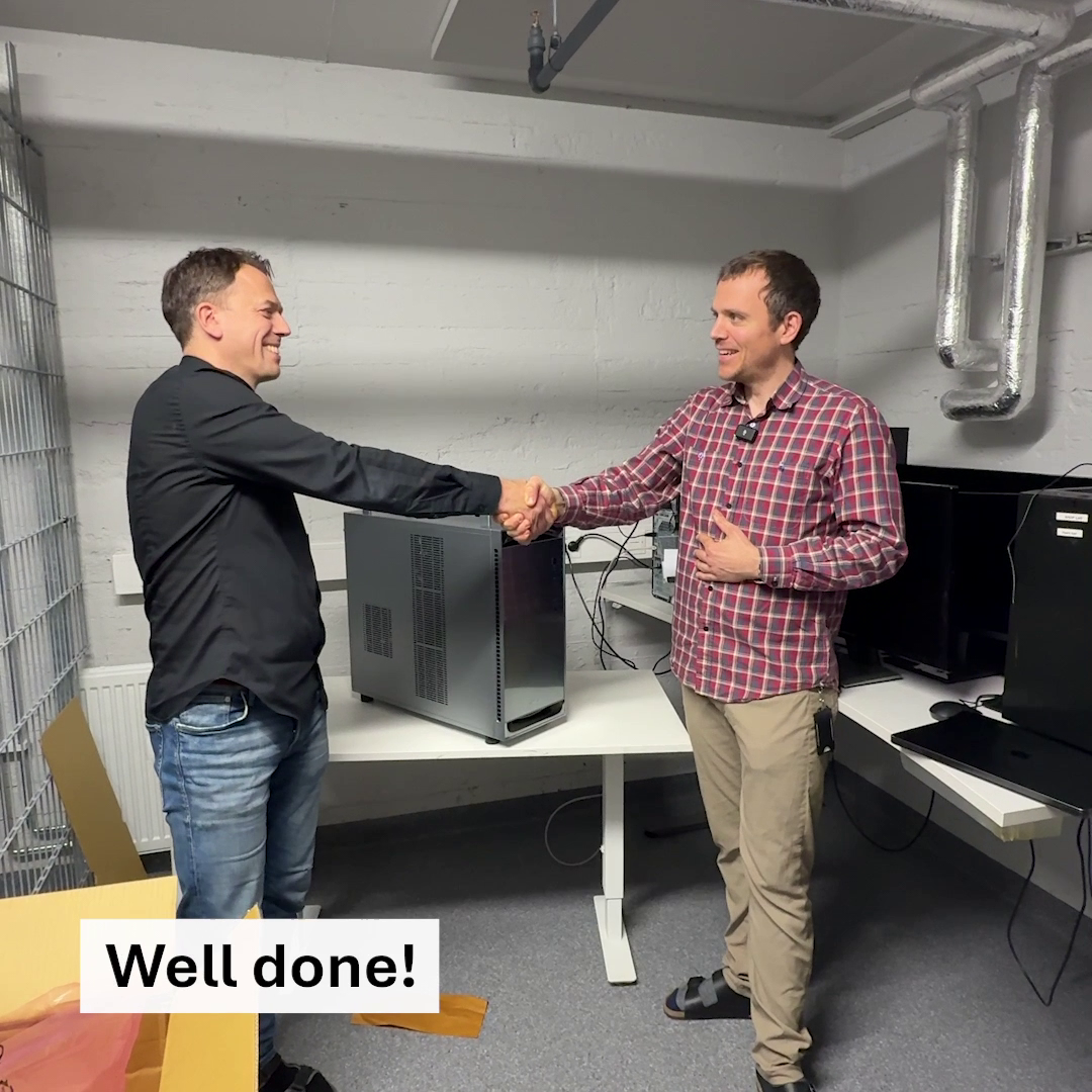 Hans Ivar og Bj&oslash;rnar unboxer iLab 