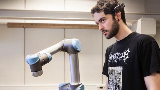 Controlling robots with your thoughts
