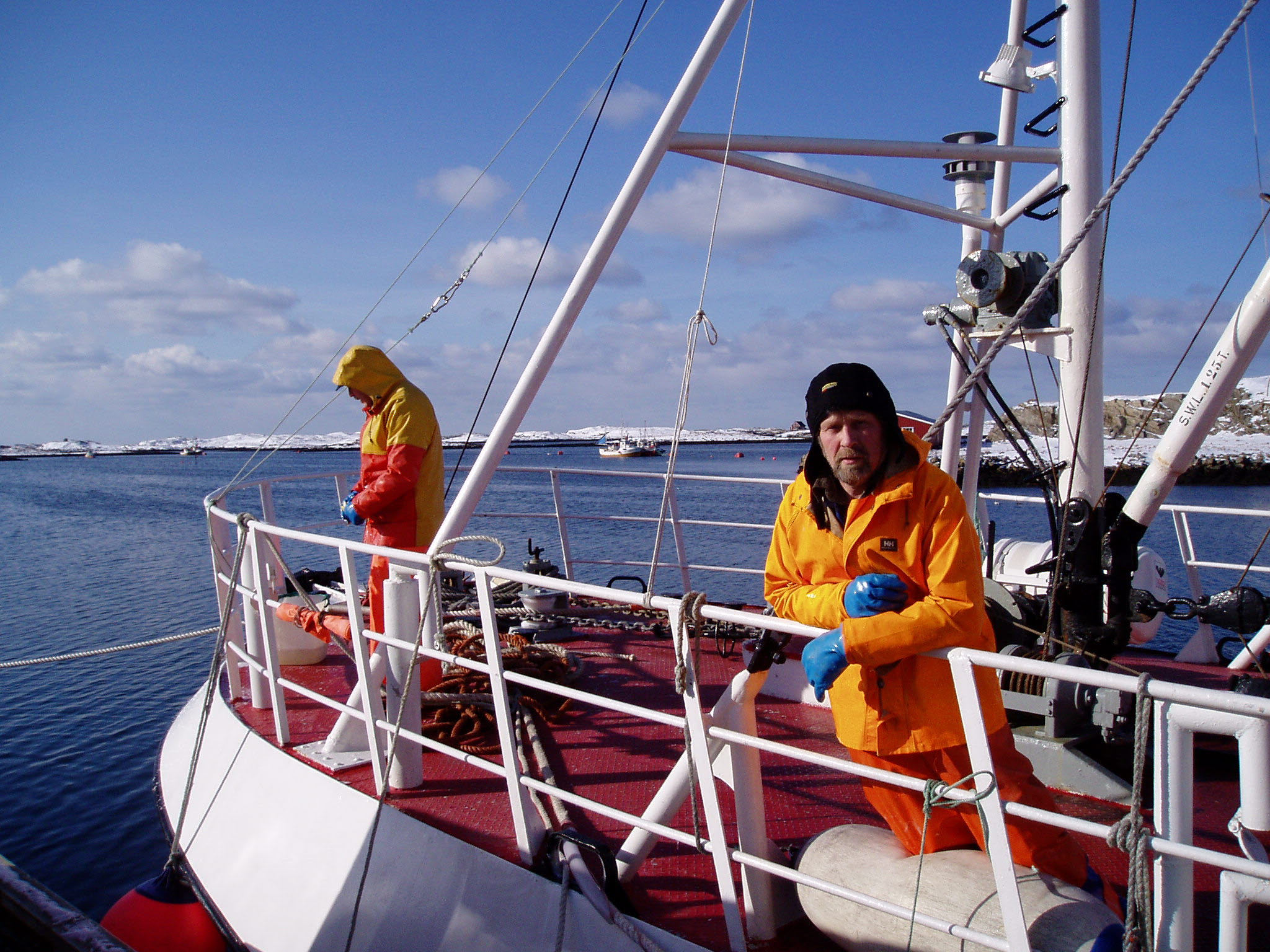 Lokaliserer fiskeredskap automatisk