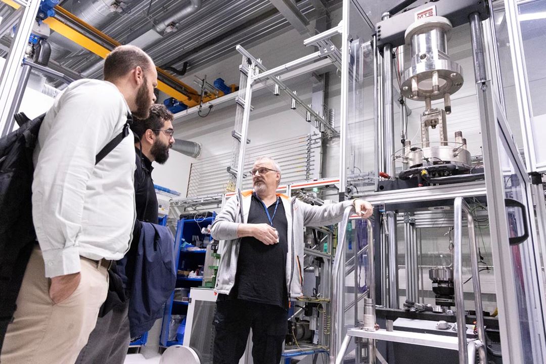 Research Engineer Asle Olav Hellesvik (SINTEF) shows off the High-pressure gas mechanical test rig at SINTEF’s Macro-scale Mechanical Test Laboratory.