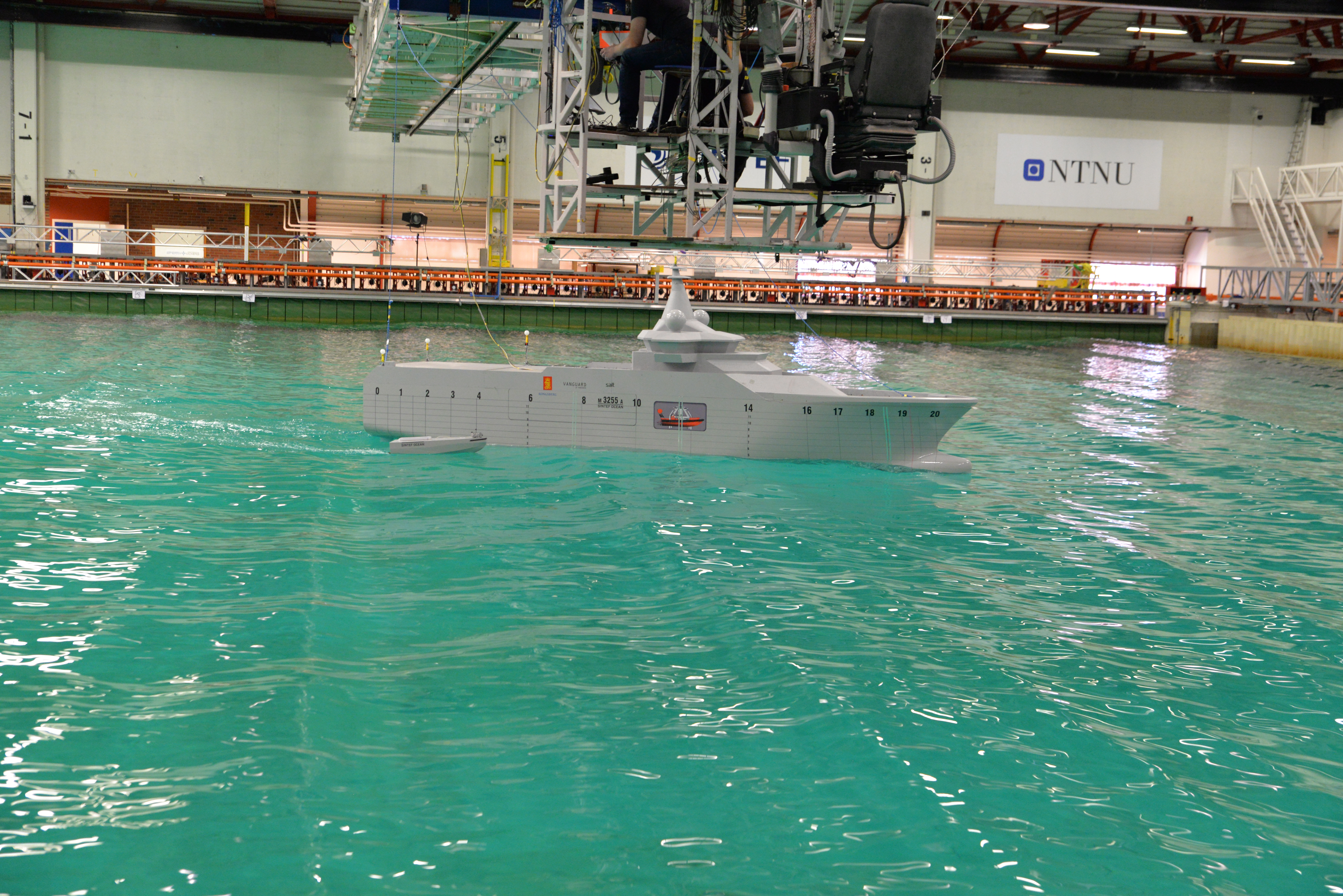 Tester nytt fartøykonsept i havbassenget