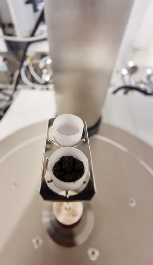 Manganese-rich sludge being analysed with respect to its potential as a thermal energy storage material.