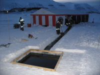 After three days of weathering the oil spill were made ready for in-situ burning in the burning chamber. Svea April 2008.