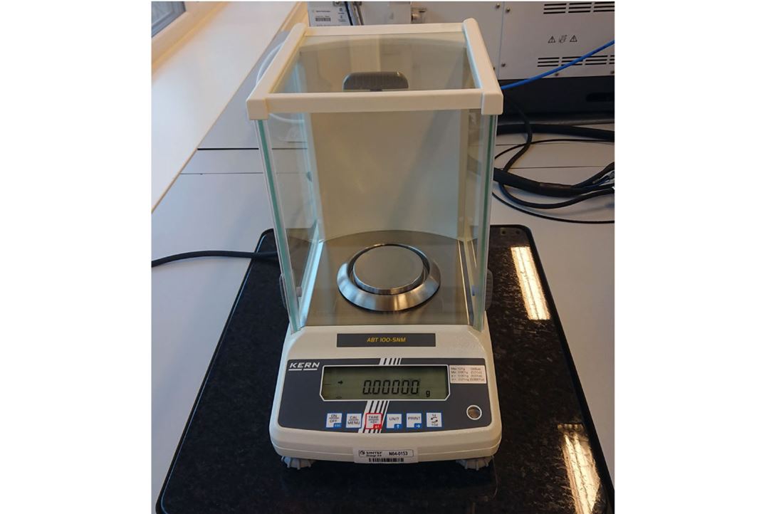 Laboratory weight - SINTEF