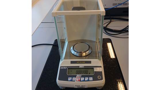 Laboratory weight