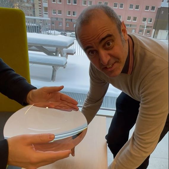 Mikrobrikker (2:3): Kunstig intelligens og sensorer med lysets hastighet