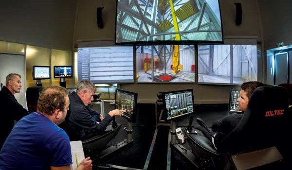 If it can go wrong, it will – at least, always on a simulator! From the left: Harald Hoddevik, Peter Tuxen and Kim Gade are solving potential problems on the Kvitebjørn oilfield.
Photo: Thor Nielsen