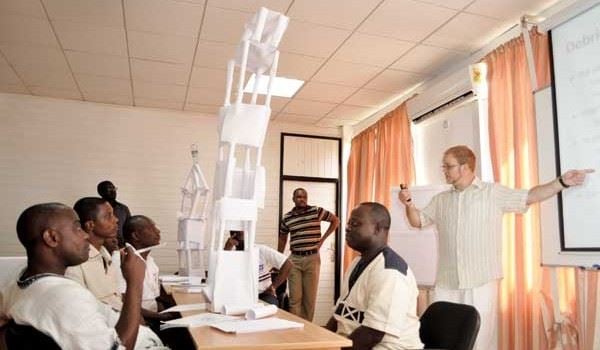 Creative Ghanaian master’s students are learning project management from SINTEF’s Jan Alexander Langlo. The course is part of a foreign aid project which aims to get local businesses qualified as suppliers to the country’s oil sector.
Photo: Svein Tønseth