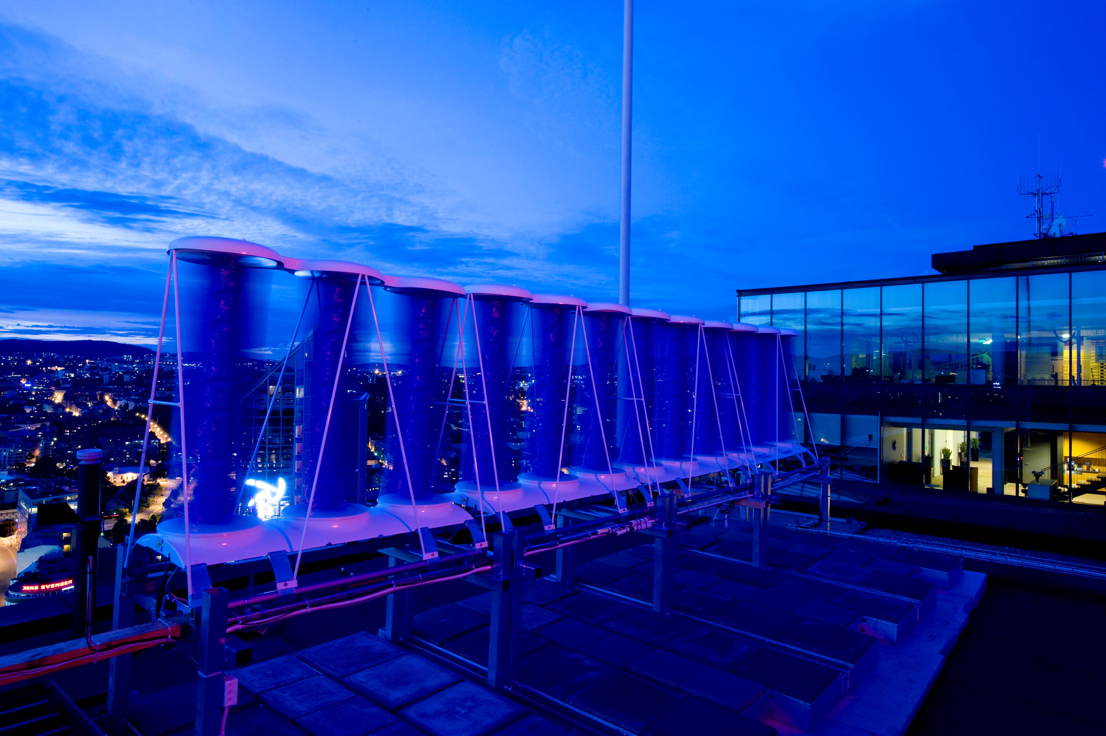 Dette bildet er tatt ved et tidligere forsøk og er fra taket på Postgirobygget i Oslo. Foto: Rolf Estensen.